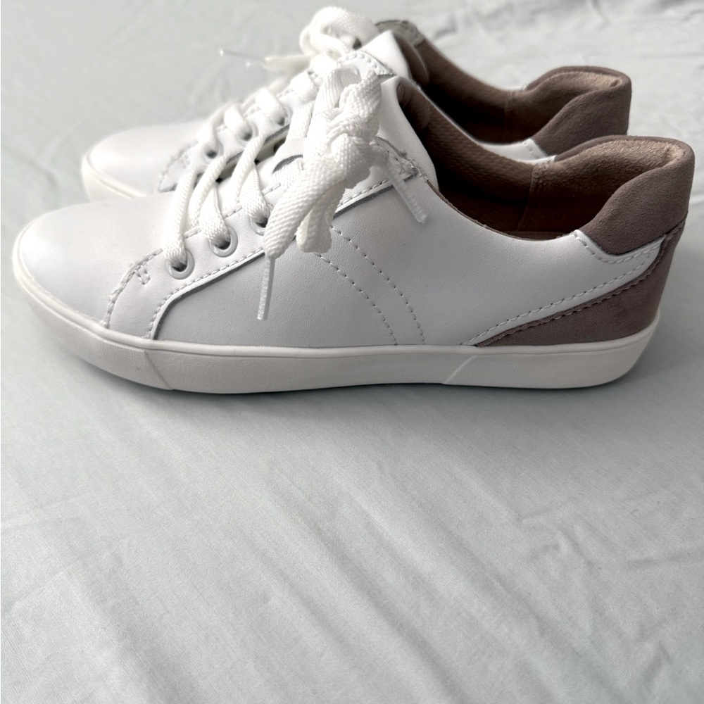 New! Naturalizer Morrison Sneakers Women's Size 5M White Leather MSRP $110 - Picture 1 of 4